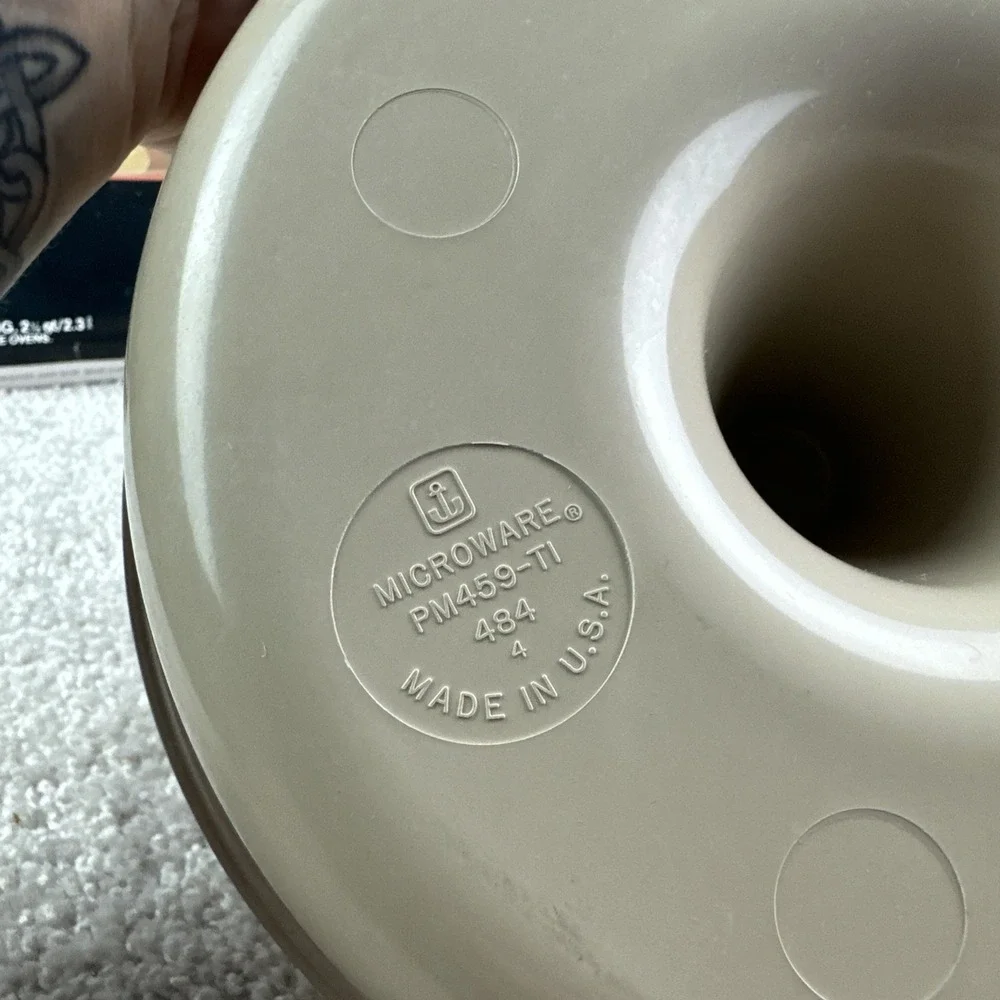 Anchor Hocking Microware Microwave Bundt Pan Baking Ring PM459-TI 2.5 QT Vintage